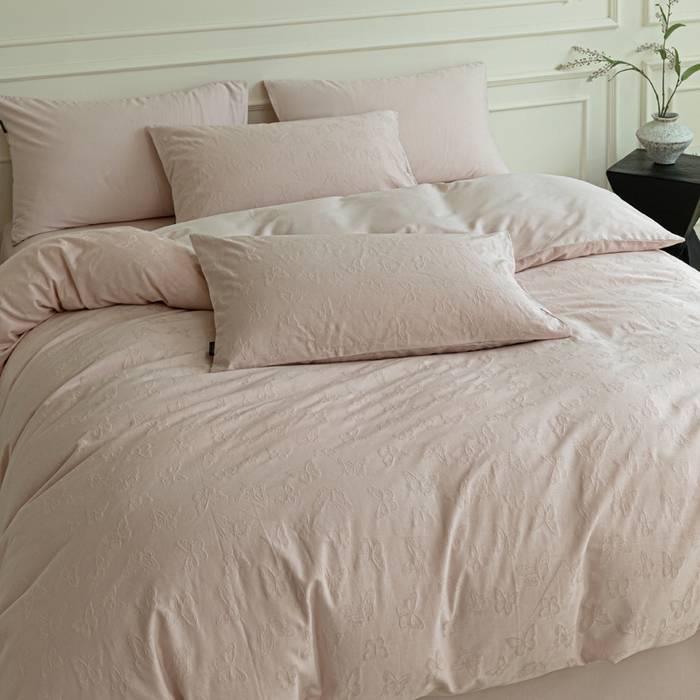 91家纺网 家纺一手货源 找家纺 宜代光年 2025新款厚织全棉大提花系列四件套 蝶梦悠悠-浅粉