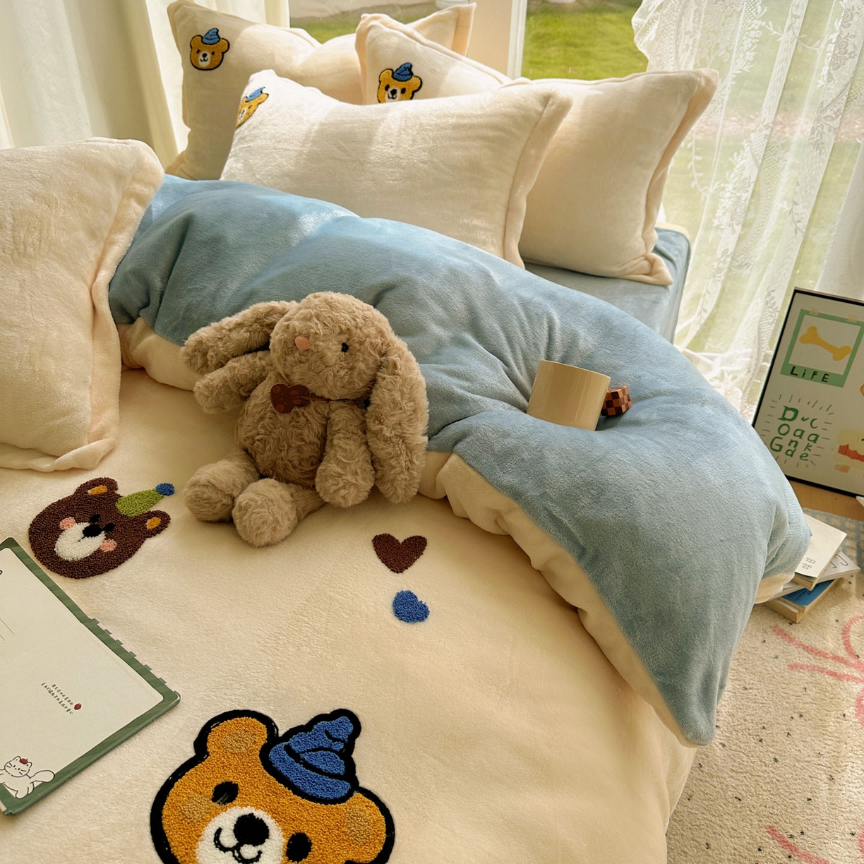 91家纺网 家纺一手货源 找家纺 梵克保罗 2025新款A类牛奶绒毛巾绣四件套（包含买家秀） 趣味熊-奶白+蓝