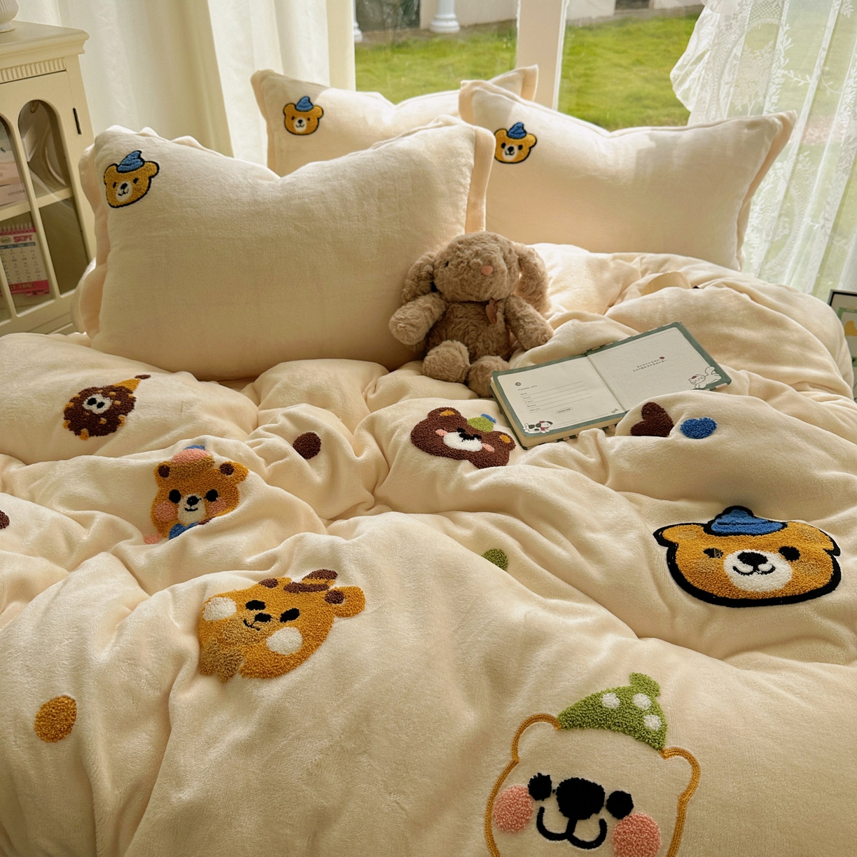 91家纺网 家纺一手货源 找家纺 梵克保罗 2025新款A类牛奶绒毛巾绣四件套（包含买家秀） 趣味熊-奶白+蓝