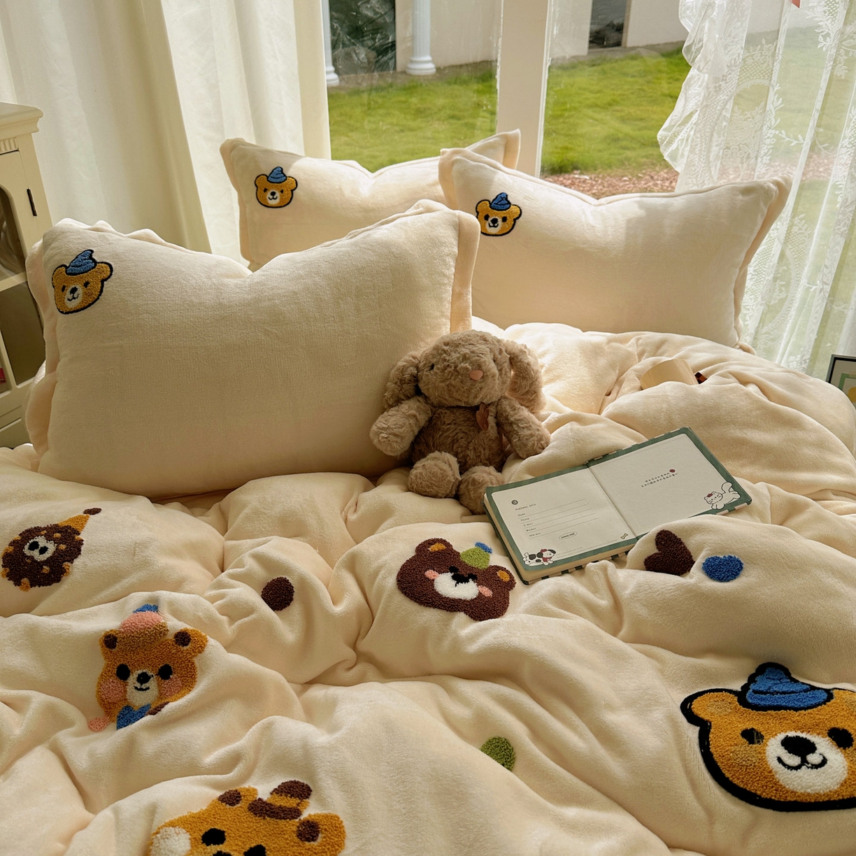 91家纺网 家纺一手货源 找家纺 梵克保罗 2025新款A类牛奶绒毛巾绣四件套（包含买家秀） 趣味熊-奶白+蓝