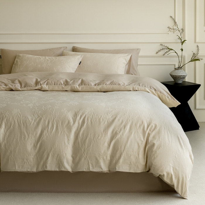 91家纺网 家纺一手货源 找家纺 宜代光年 2025新款厚织全棉大提花系列四件套 花影-奶白