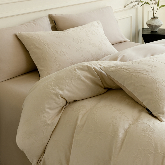 91家纺网 家纺一手货源 找家纺 宜代光年 2025新款厚织全棉大提花系列四件套 花影-奶白