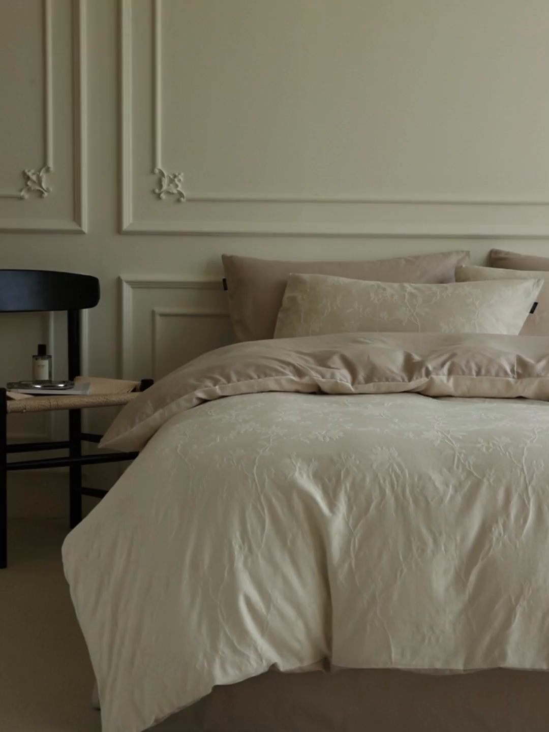 91家纺网 家纺一手货源 找家纺 宜代光年 2025新款厚织全棉大提花系列四件套 花影-奶白