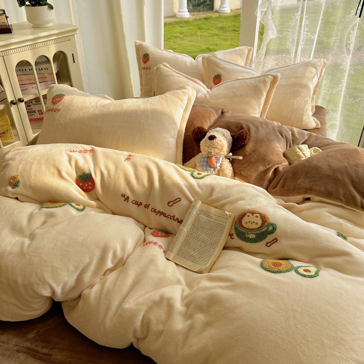 梵克保罗 2025新款A类牛奶绒毛巾绣四件套（包含买家秀） 水果派奶白+咖