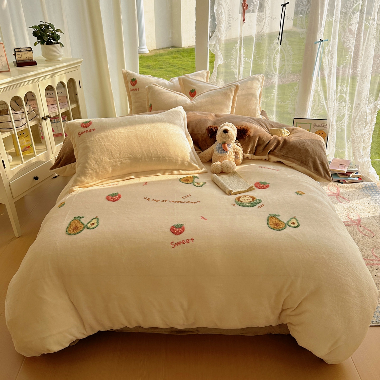 91家纺网 家纺一手货源 找家纺 梵克保罗 2025新款A类牛奶绒毛巾绣四件套（包含买家秀） 水果派奶白+咖