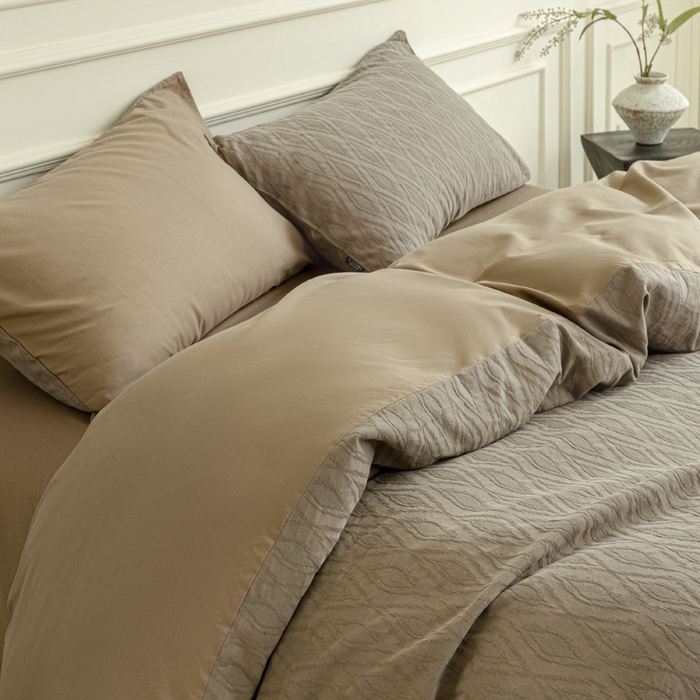 91家纺网 家纺一手货源 找家纺 宜代光年 2025新款厚织全棉大提花系列四件套 律光-深咖