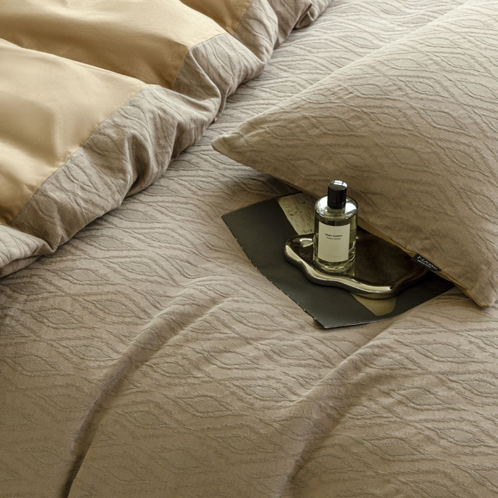 91家纺网 家纺一手货源 找家纺 宜代光年 2025新款厚织全棉大提花系列四件套 律光-深咖