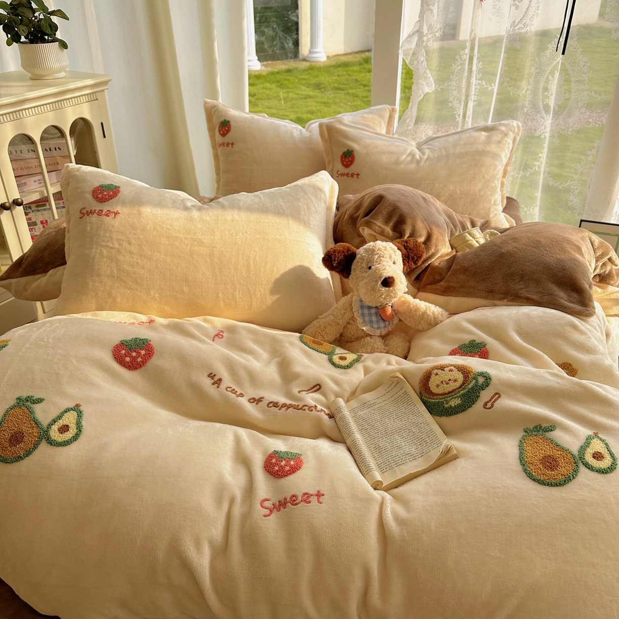 91家纺网 家纺一手货源 找家纺 梵克保罗 2025新款A类牛奶绒毛巾绣四件套（包含买家秀） 水果派奶白+咖