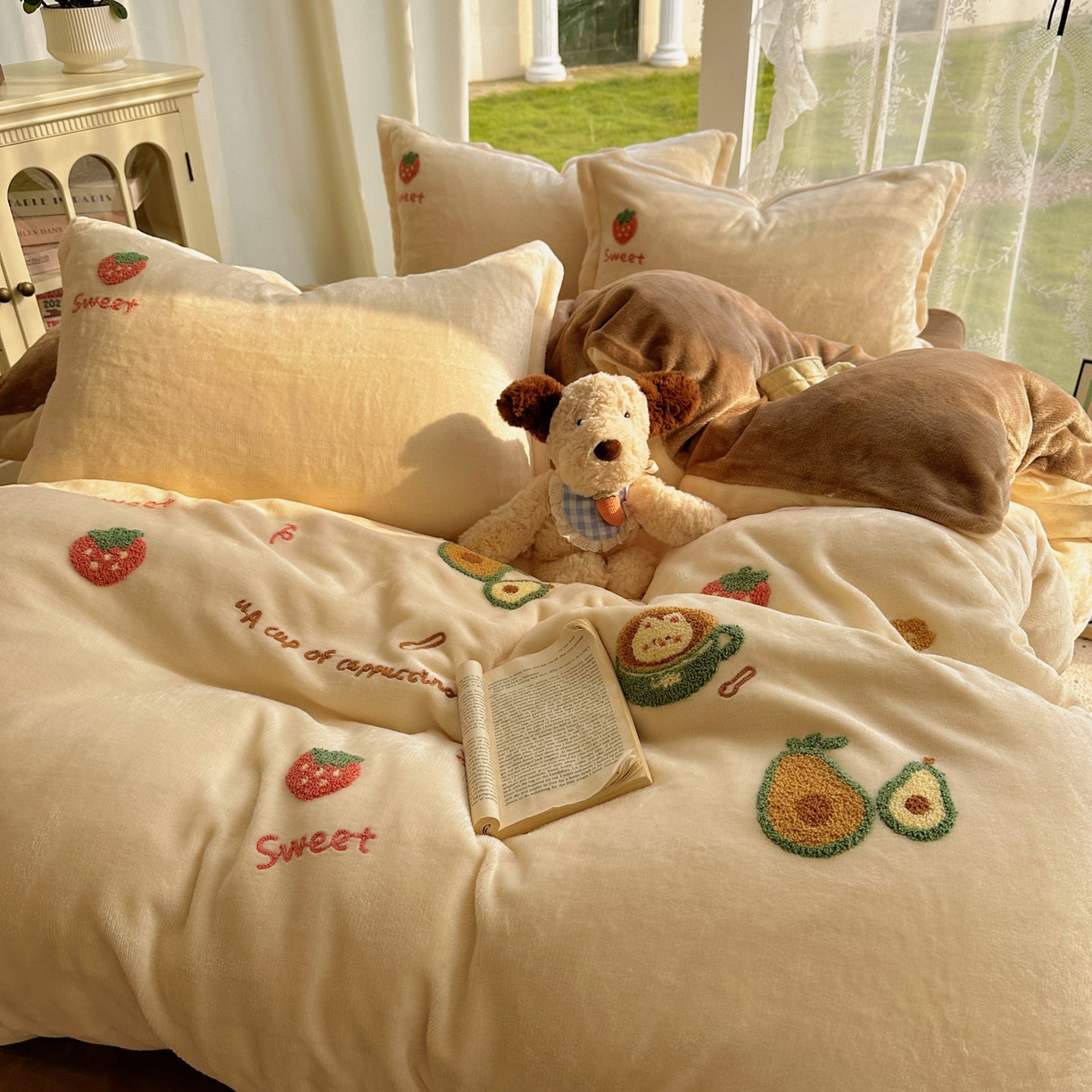 91家纺网 家纺一手货源 找家纺 梵克保罗 2025新款A类牛奶绒毛巾绣四件套（包含买家秀） 水果派奶白+咖