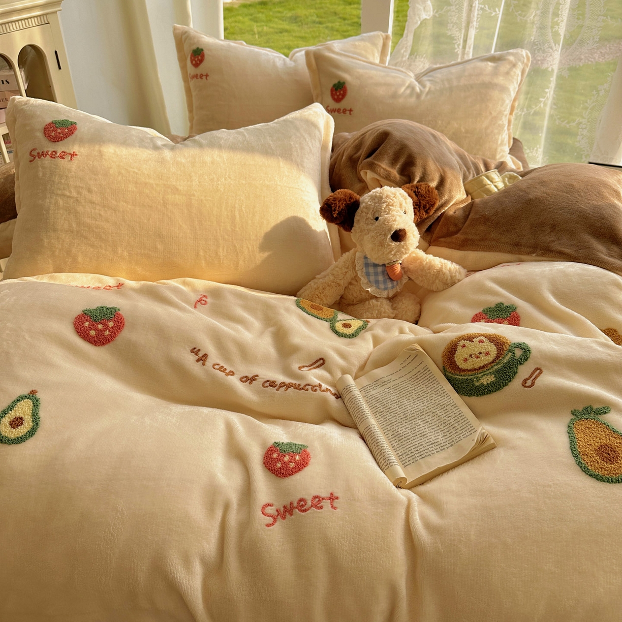 91家纺网 家纺一手货源 找家纺 梵克保罗 2025新款A类牛奶绒毛巾绣四件套（包含买家秀） 水果派奶白+咖