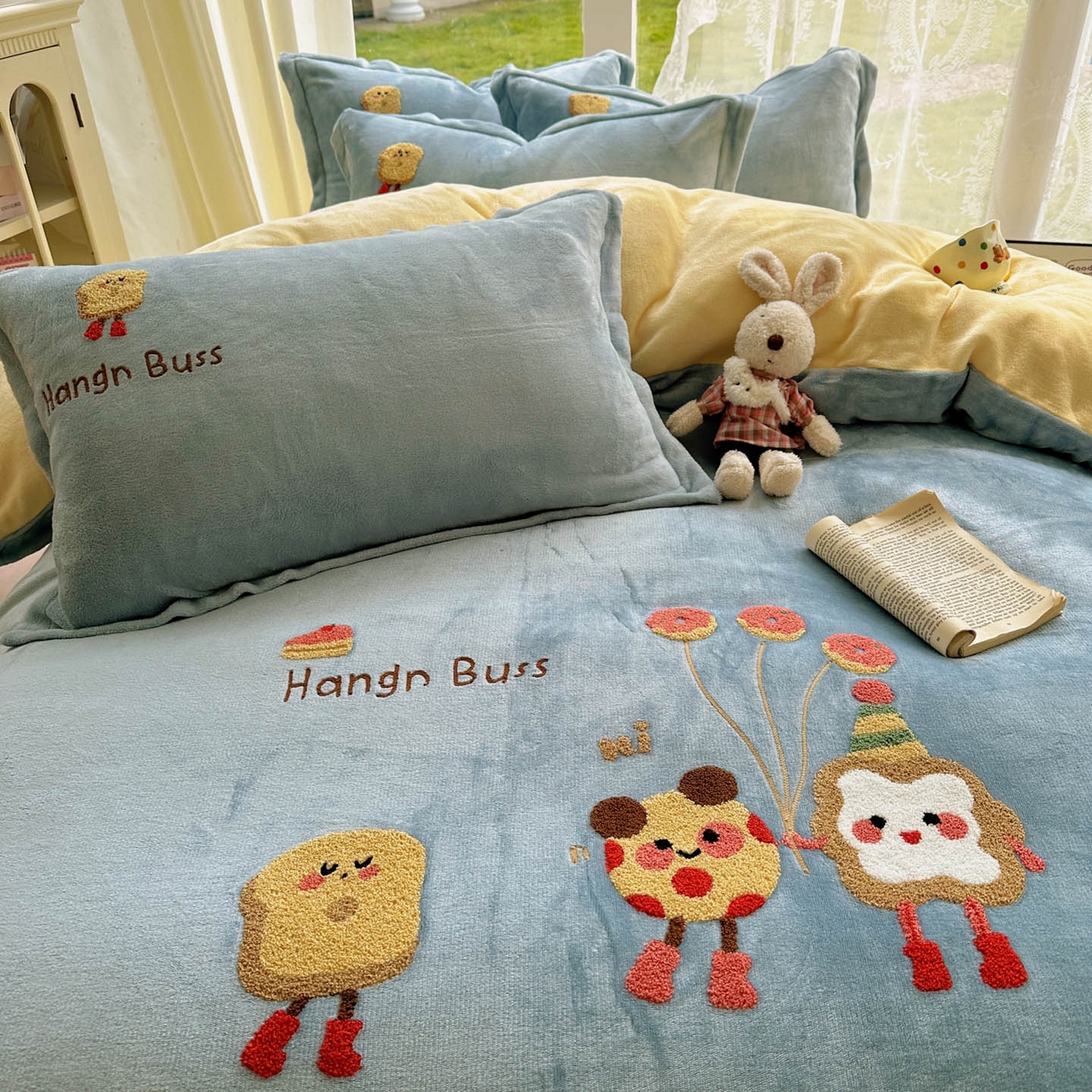 91家纺网 家纺一手货源 找家纺 梵克保罗 2025新款A类牛奶绒毛巾绣四件套（包含买家秀） 甜心奶酪蓝+黄