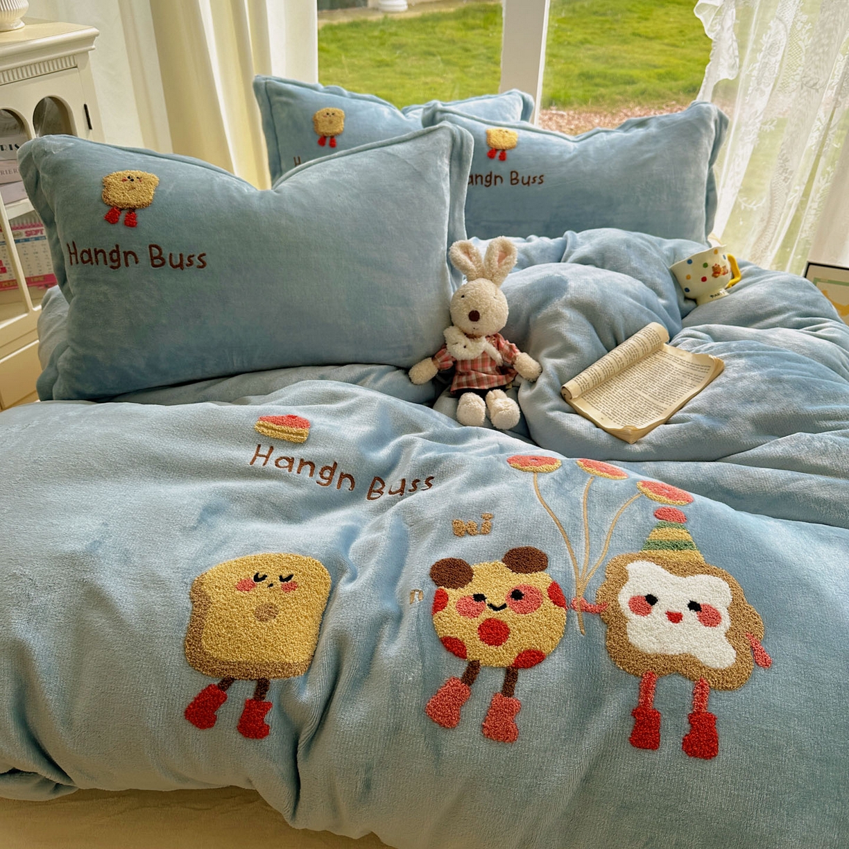 91家纺网 家纺一手货源 找家纺 梵克保罗 2025新款A类牛奶绒毛巾绣四件套（包含买家秀） 甜心奶酪蓝+黄