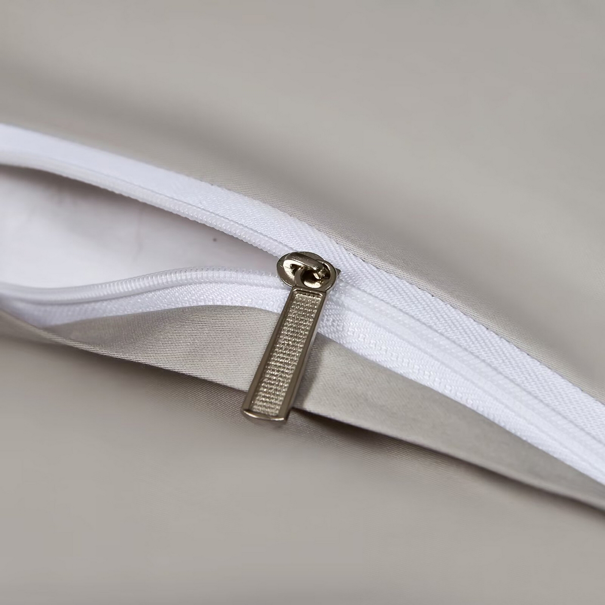 91家纺网 家纺一手货源 找家纺 玖玖爱家纺 2025新款亲肤柔软新疆长绒棉四件套-罗斯 罗斯-气质灰