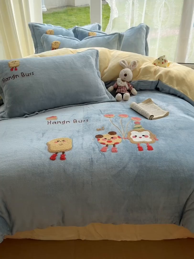 91家纺网 家纺一手货源 找家纺 梵克保罗 2025新款A类牛奶绒毛巾绣四件套（包含买家秀） 甜心奶酪蓝+黄