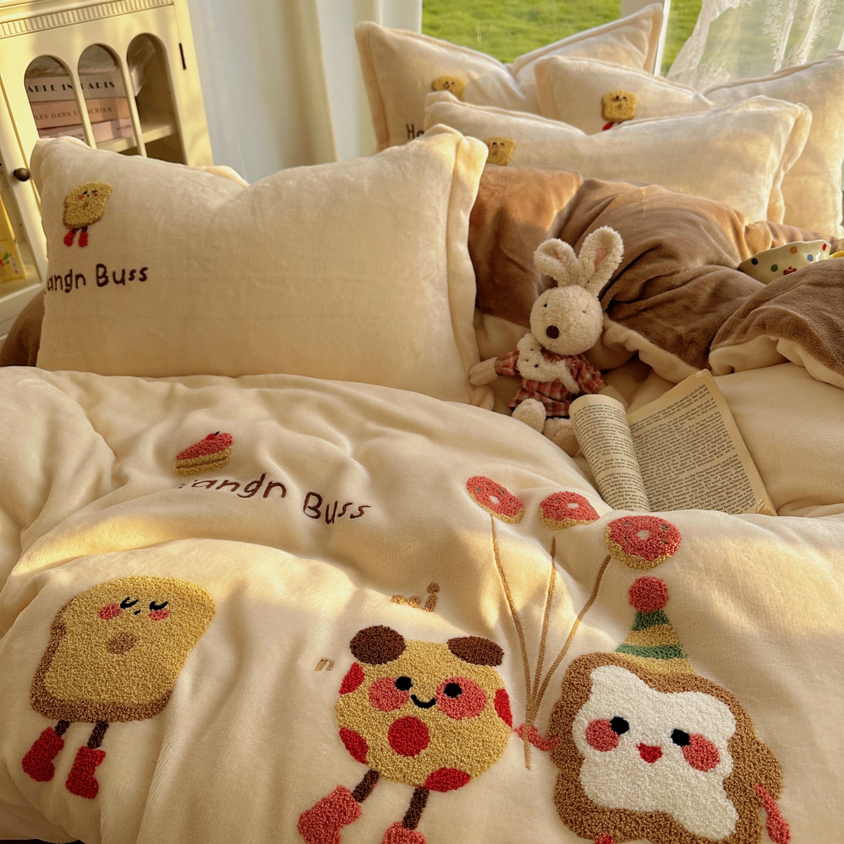 91家纺网 家纺一手货源 找家纺 梵克保罗 2025新款A类牛奶绒毛巾绣四件套（包含买家秀） 甜心奶酪奶白+咖