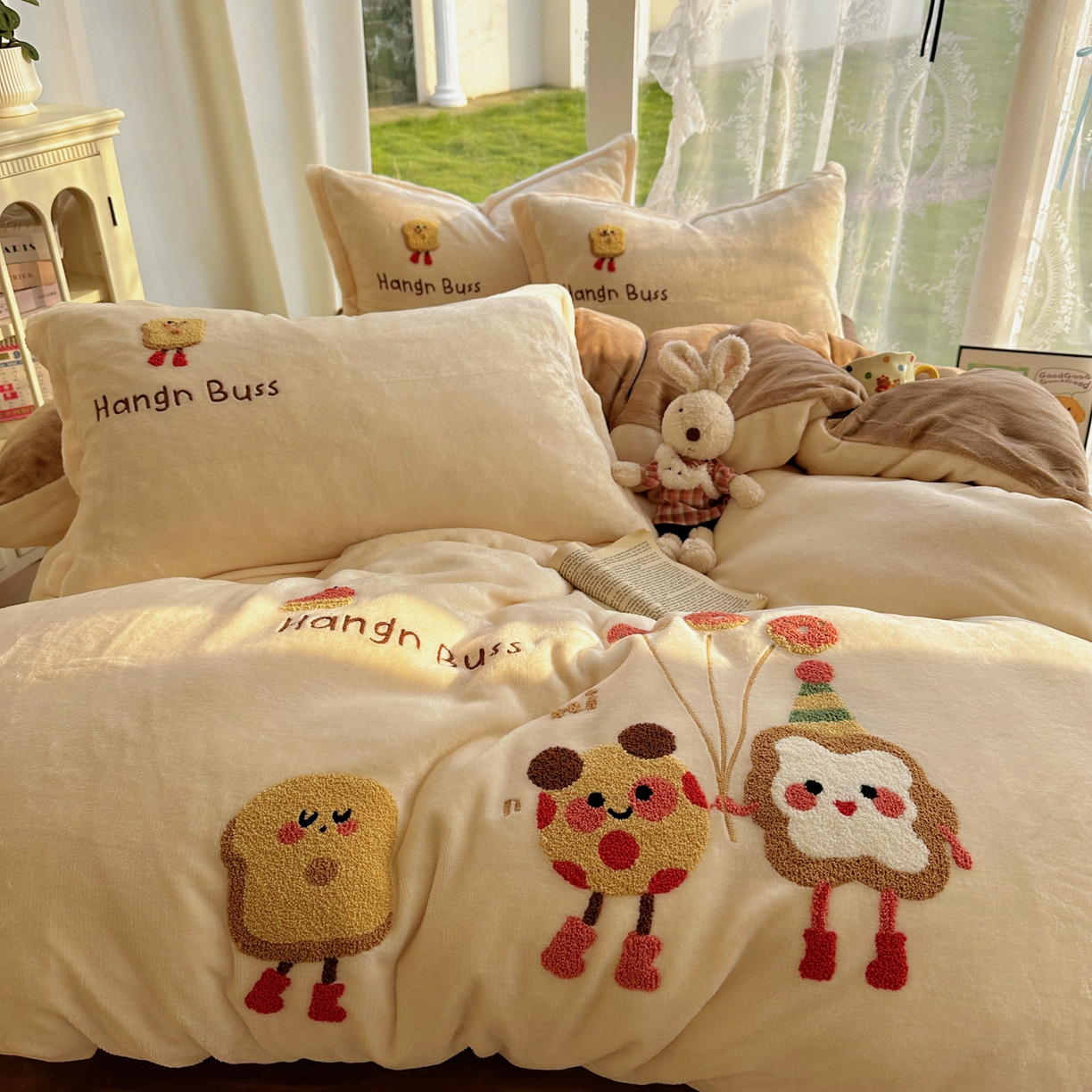 91家纺网 家纺一手货源 找家纺 梵克保罗 2025新款A类牛奶绒毛巾绣四件套（包含买家秀） 甜心奶酪奶白+咖