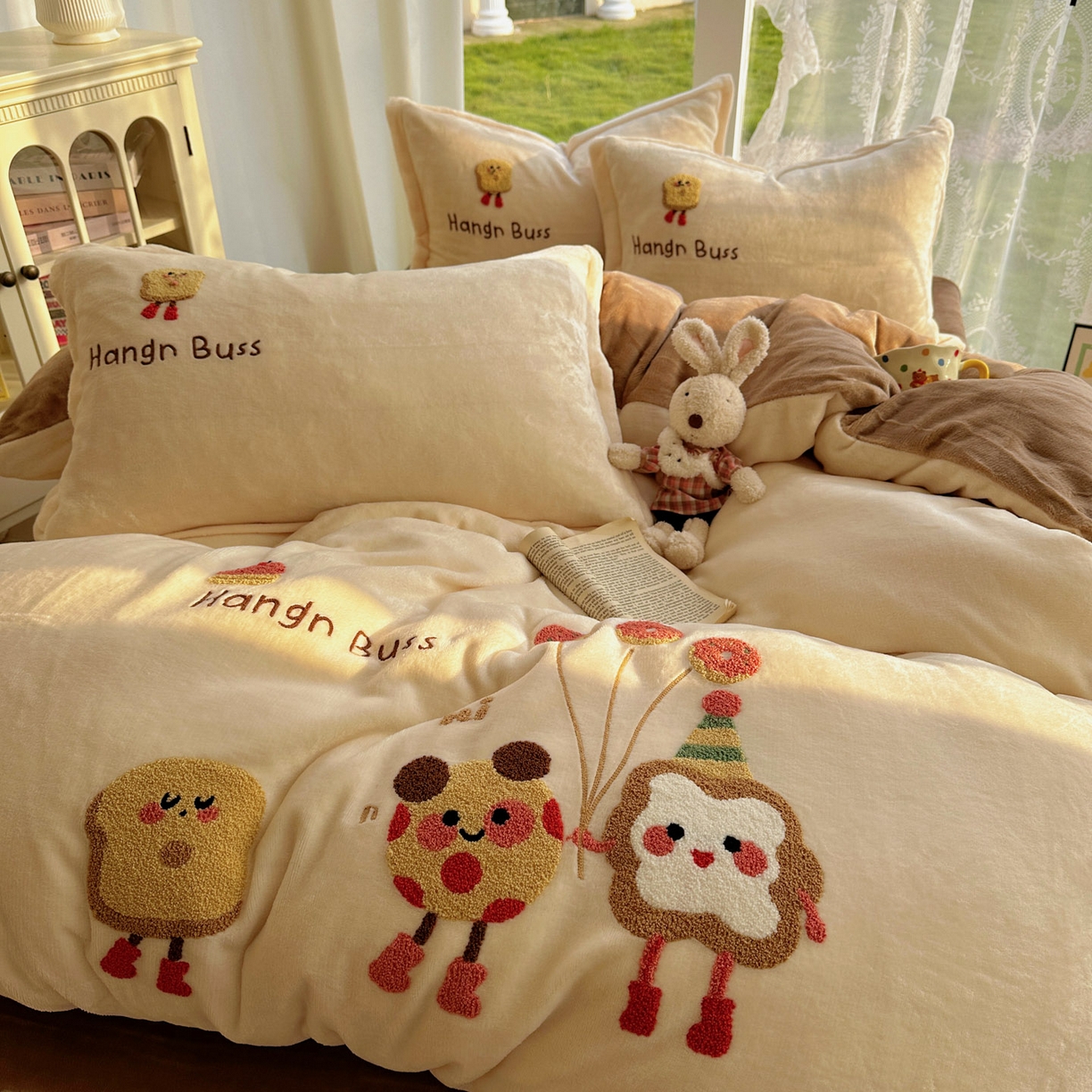 91家纺网 家纺一手货源 找家纺 梵克保罗 2025新款A类牛奶绒毛巾绣四件套（包含买家秀） 甜心奶酪奶白+咖