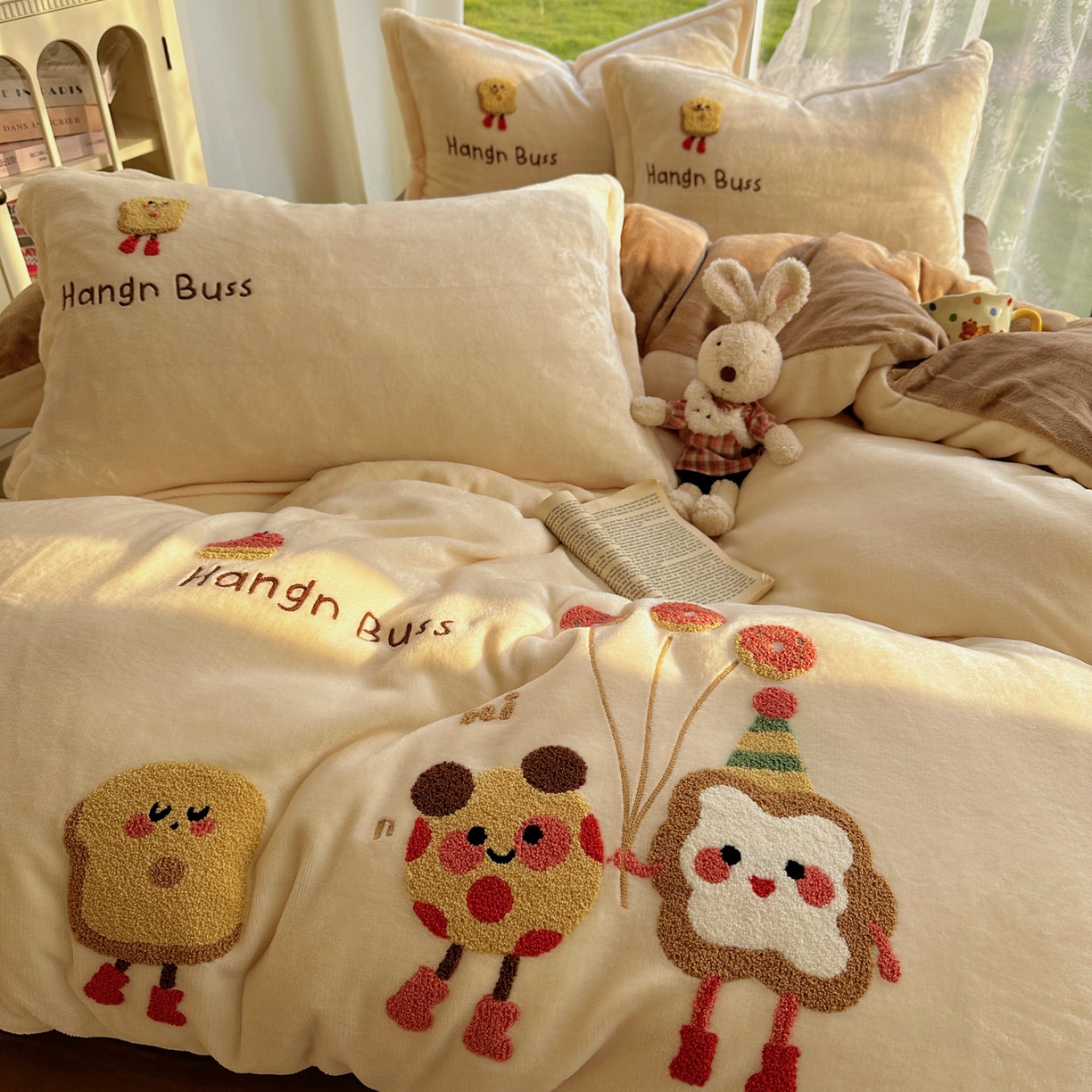 91家纺网 家纺一手货源 找家纺 梵克保罗 2025新款A类牛奶绒毛巾绣四件套（包含买家秀） 甜心奶酪奶白+咖