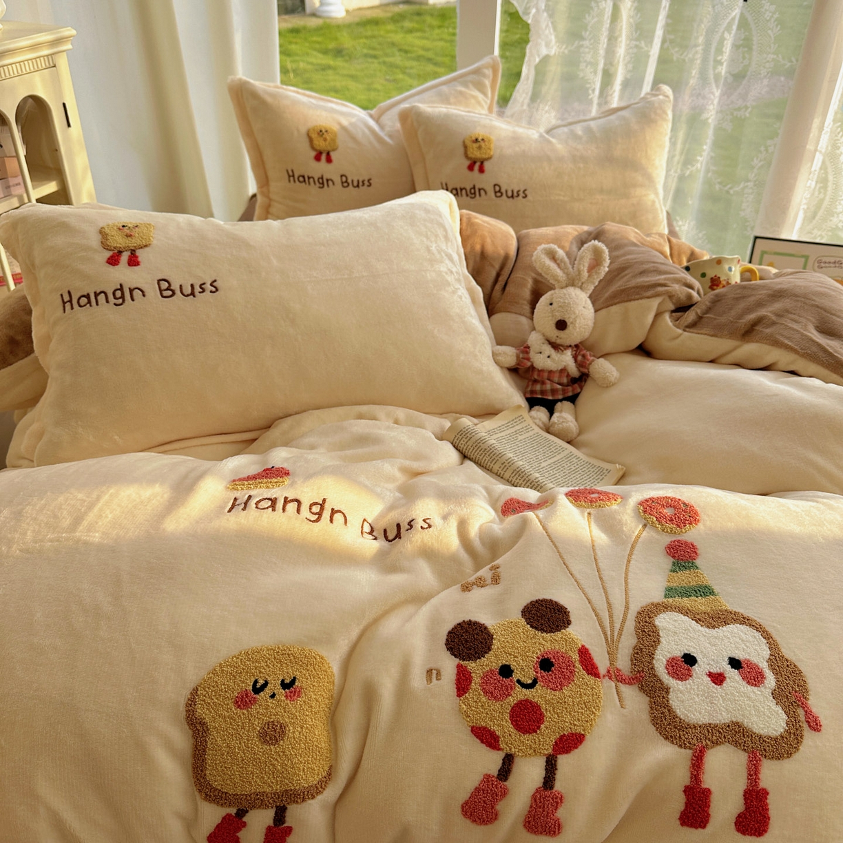 91家纺网 家纺一手货源 找家纺 梵克保罗 2025新款A类牛奶绒毛巾绣四件套（包含买家秀） 甜心奶酪奶白+咖