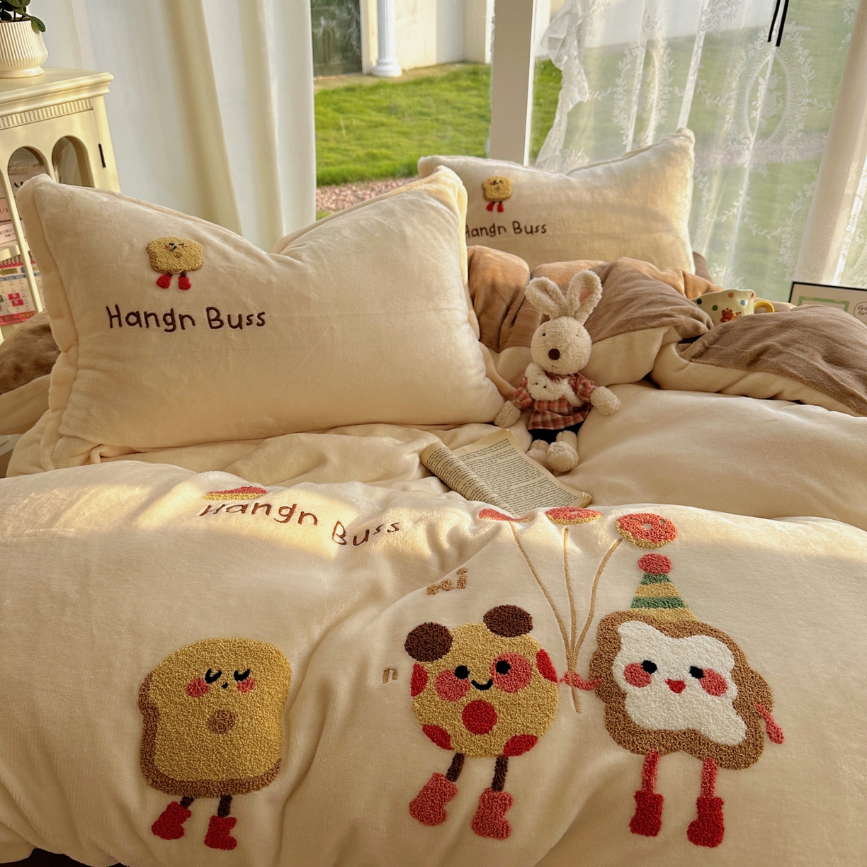 91家纺网 家纺一手货源 找家纺 梵克保罗 2025新款A类牛奶绒毛巾绣四件套（包含买家秀） 甜心奶酪奶白+咖