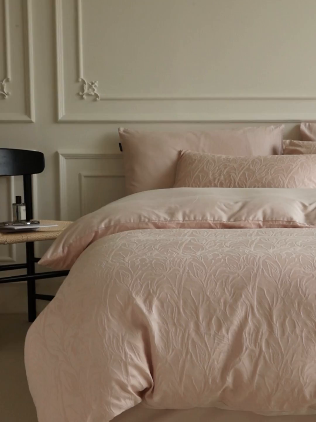 91家纺网 家纺一手货源 找家纺 宜代光年 2025新款厚织全棉大提花系列四件套 蜜语