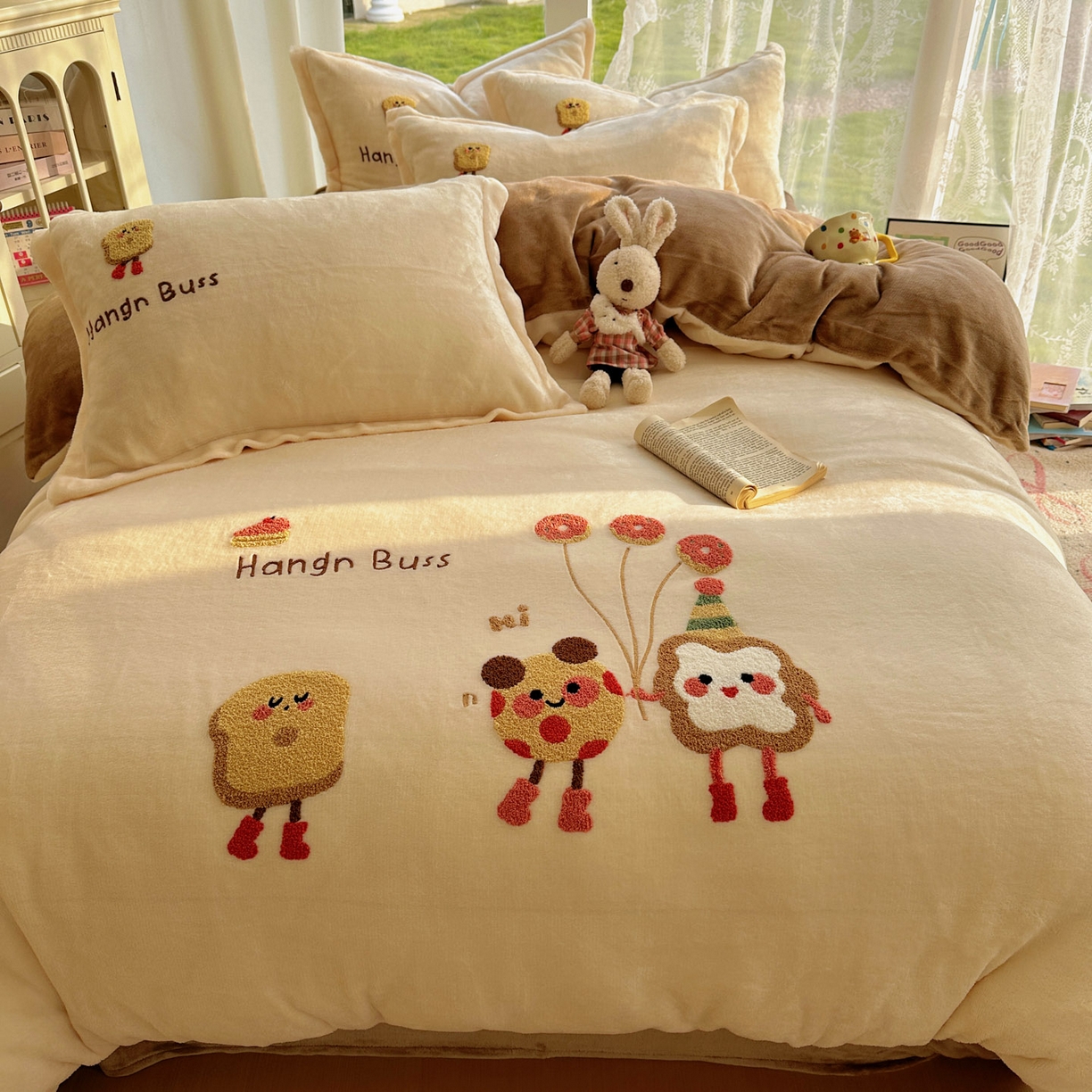 91家纺网 家纺一手货源 找家纺 梵克保罗 2025新款A类牛奶绒毛巾绣四件套（包含买家秀） 甜心奶酪奶白+咖