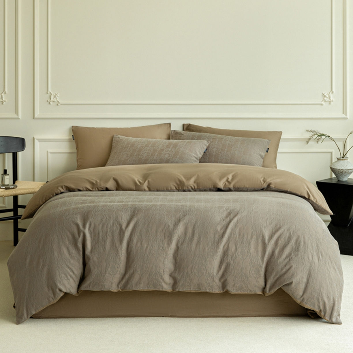 91家纺网 家纺一手货源 找家纺 宜代光年 2025新款厚织全棉大提花系列四件套 西塔-深咖