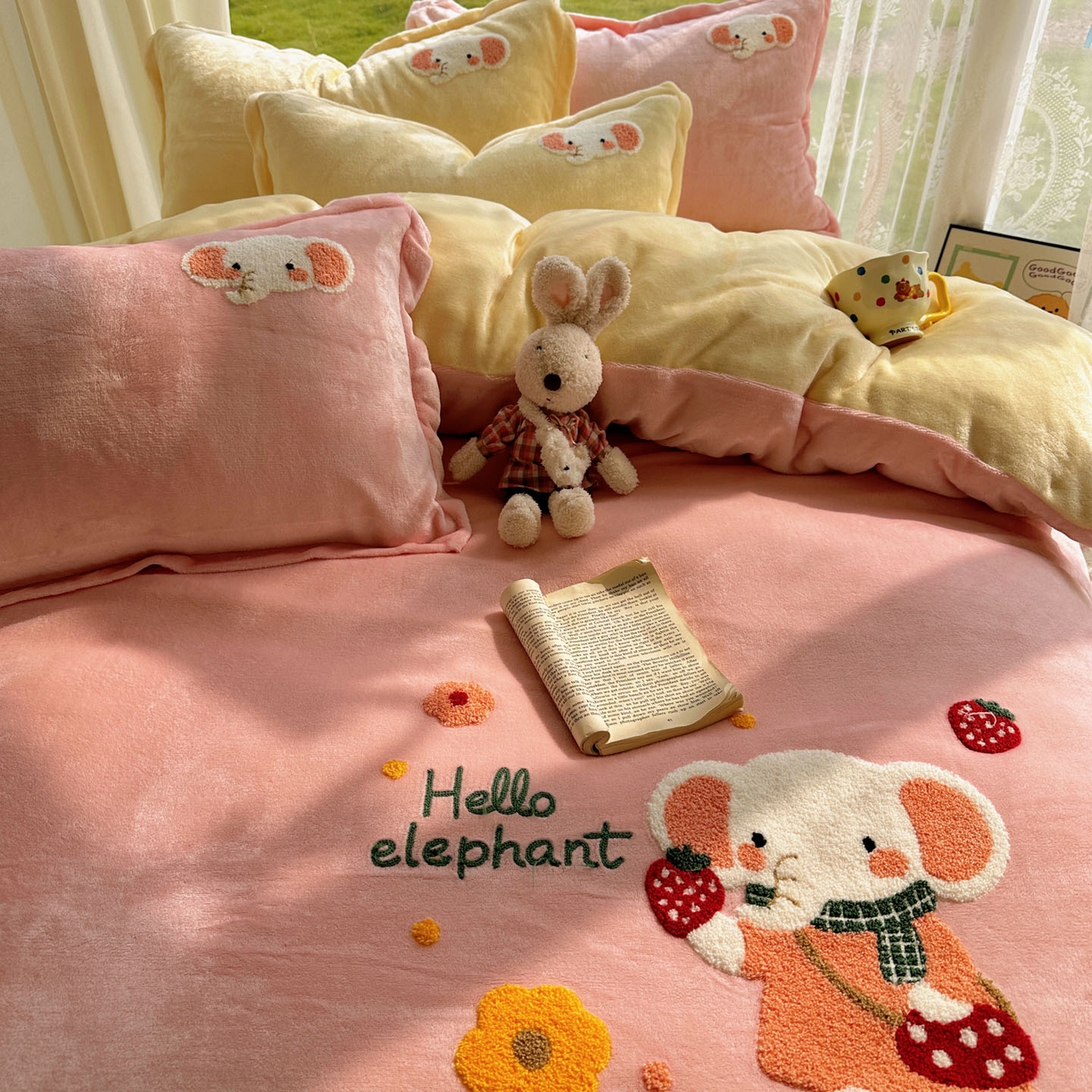 91家纺网 家纺一手货源 找家纺 梵克保罗 2025新款A类牛奶绒毛巾绣四件套（包含买家秀） 小象草莓园