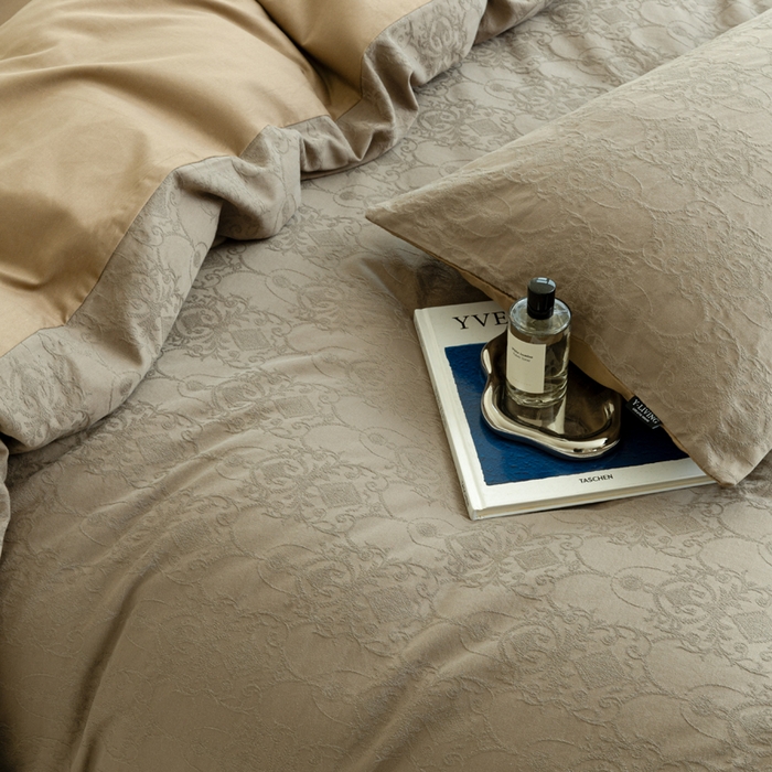 91家纺网 家纺一手货源 找家纺 宜代光年 2025新款厚织全棉大提花系列四件套 西塔-深咖