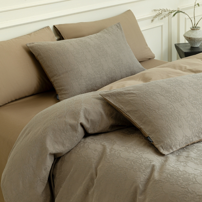 91家纺网 家纺一手货源 找家纺 宜代光年 2025新款厚织全棉大提花系列四件套 西塔-深咖