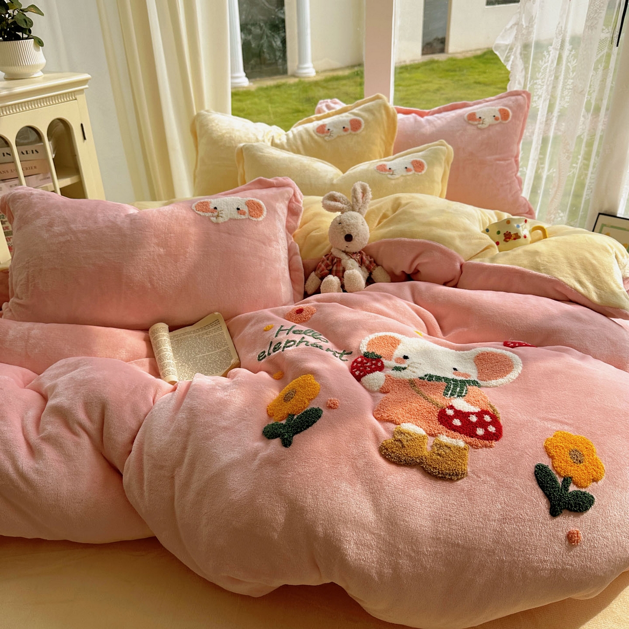 91家纺网 家纺一手货源 找家纺 梵克保罗 2025新款A类牛奶绒毛巾绣四件套（包含买家秀） 小象草莓园