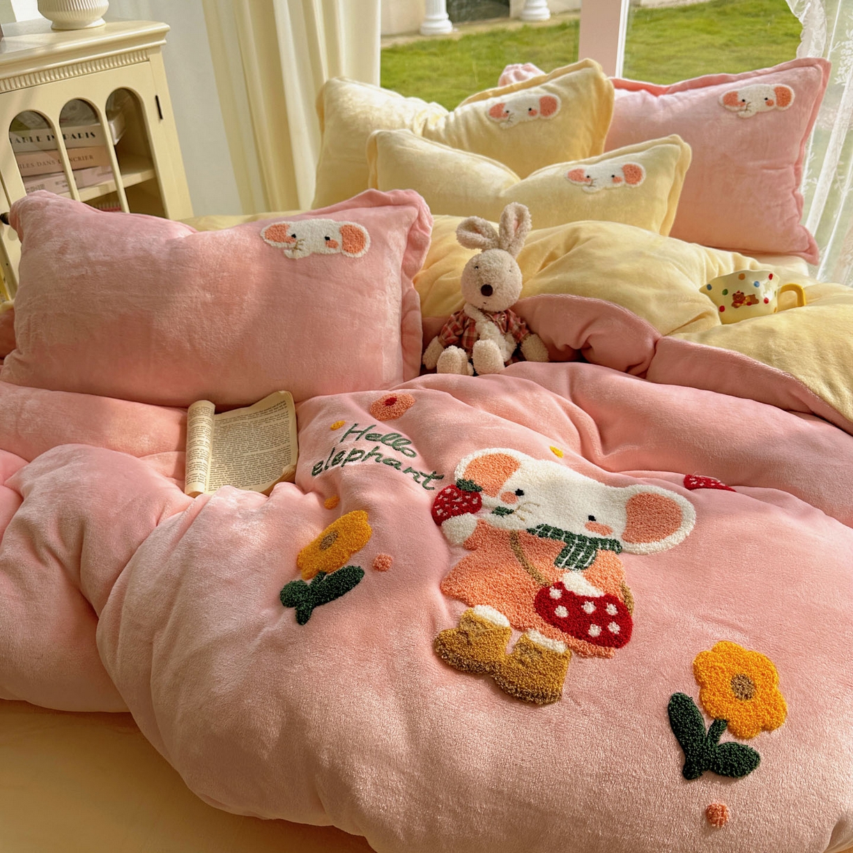 91家纺网 家纺一手货源 找家纺 梵克保罗 2025新款A类牛奶绒毛巾绣四件套（包含买家秀） 小象草莓园