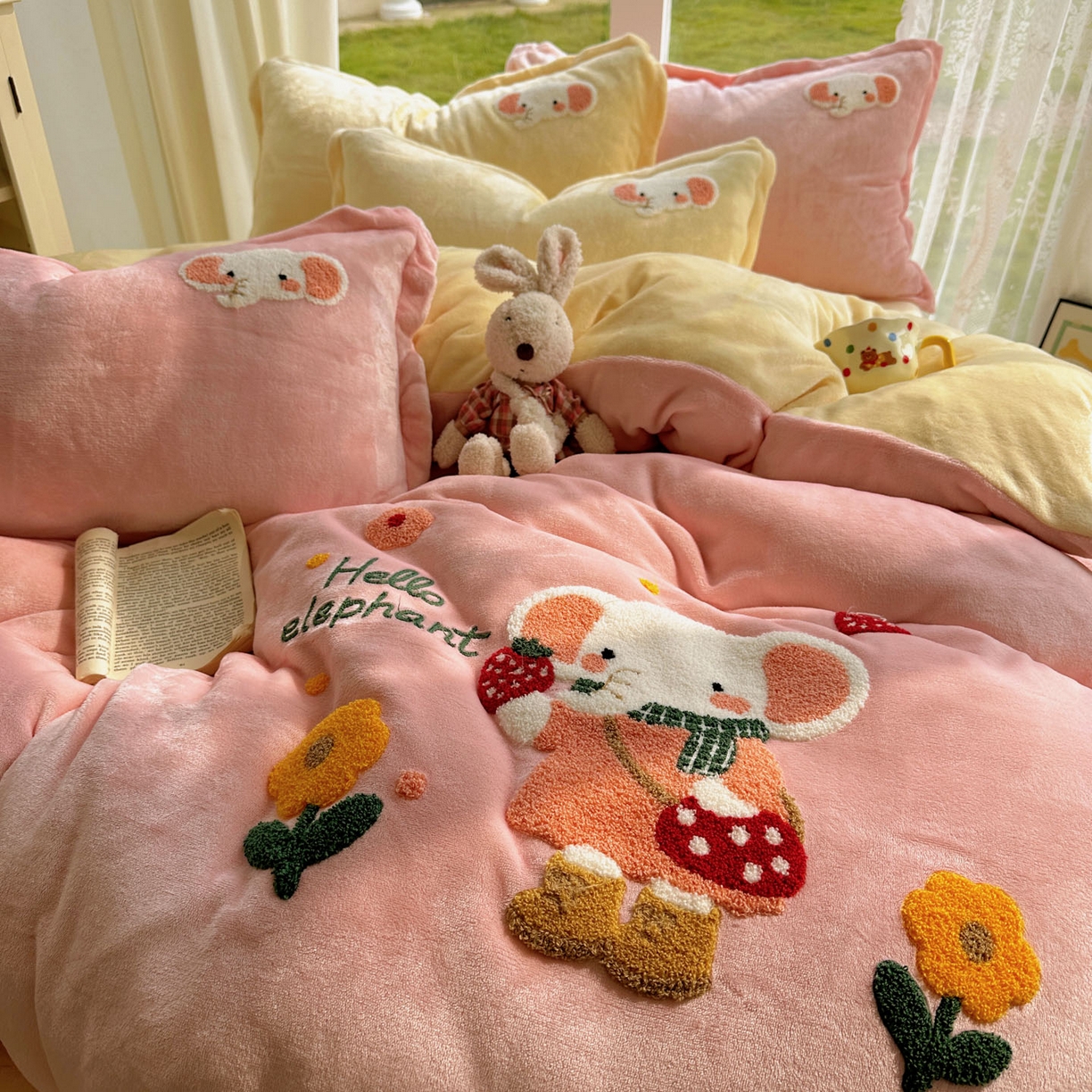 91家纺网 家纺一手货源 找家纺 梵克保罗 2025新款A类牛奶绒毛巾绣四件套（包含买家秀） 小象草莓园