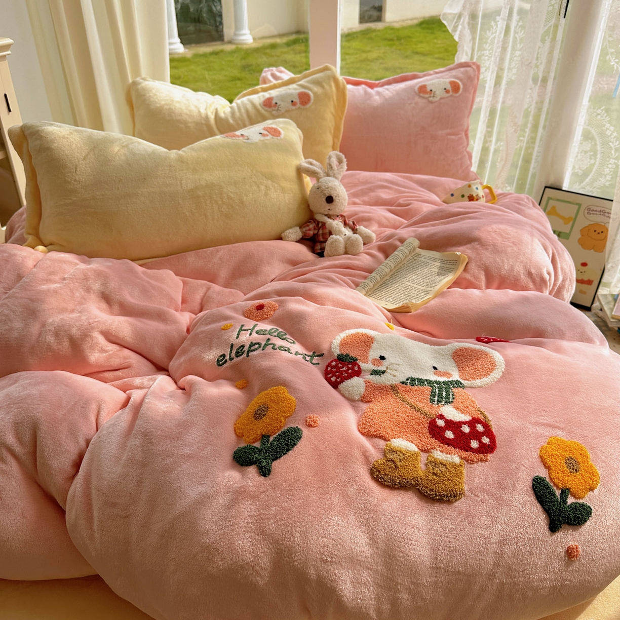 91家纺网 家纺一手货源 找家纺 梵克保罗 2025新款A类牛奶绒毛巾绣四件套（包含买家秀） 小象草莓园