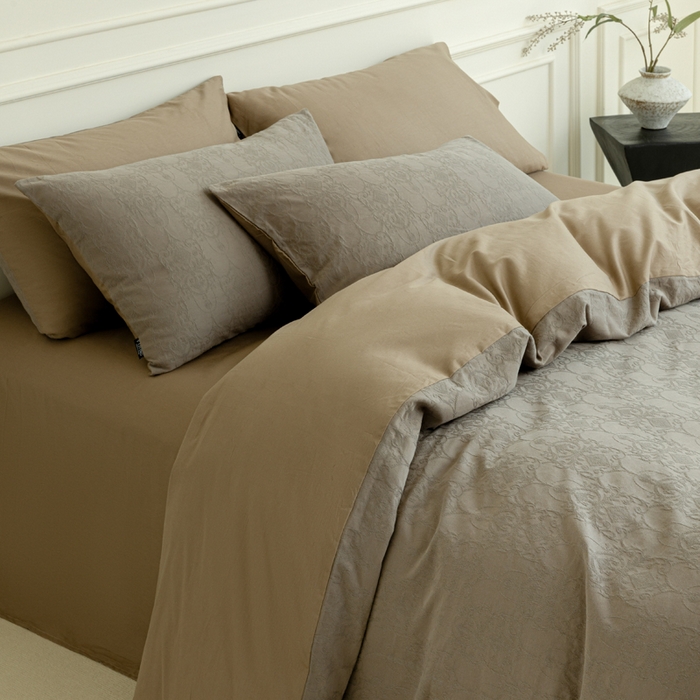 91家纺网 家纺一手货源 找家纺 宜代光年 2025新款厚织全棉大提花系列四件套 西塔-深咖