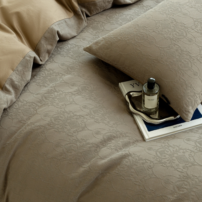 91家纺网 家纺一手货源 找家纺 宜代光年 2025新款厚织全棉大提花系列四件套 西塔-深咖