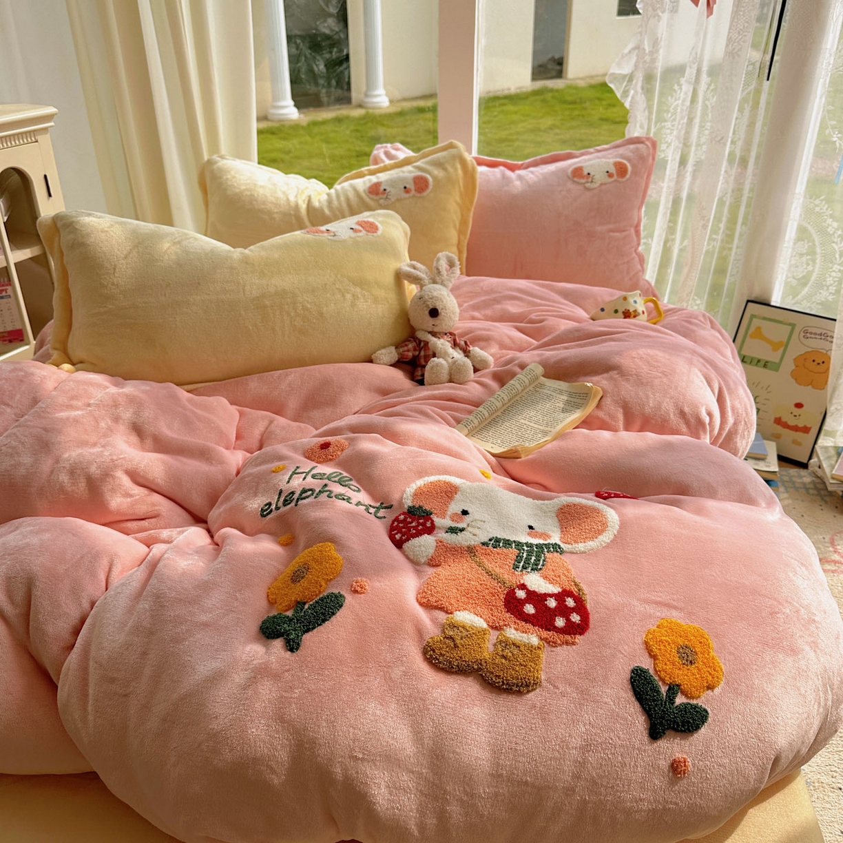 91家纺网 家纺一手货源 找家纺 梵克保罗 2025新款A类牛奶绒毛巾绣四件套（包含买家秀） 小象草莓园