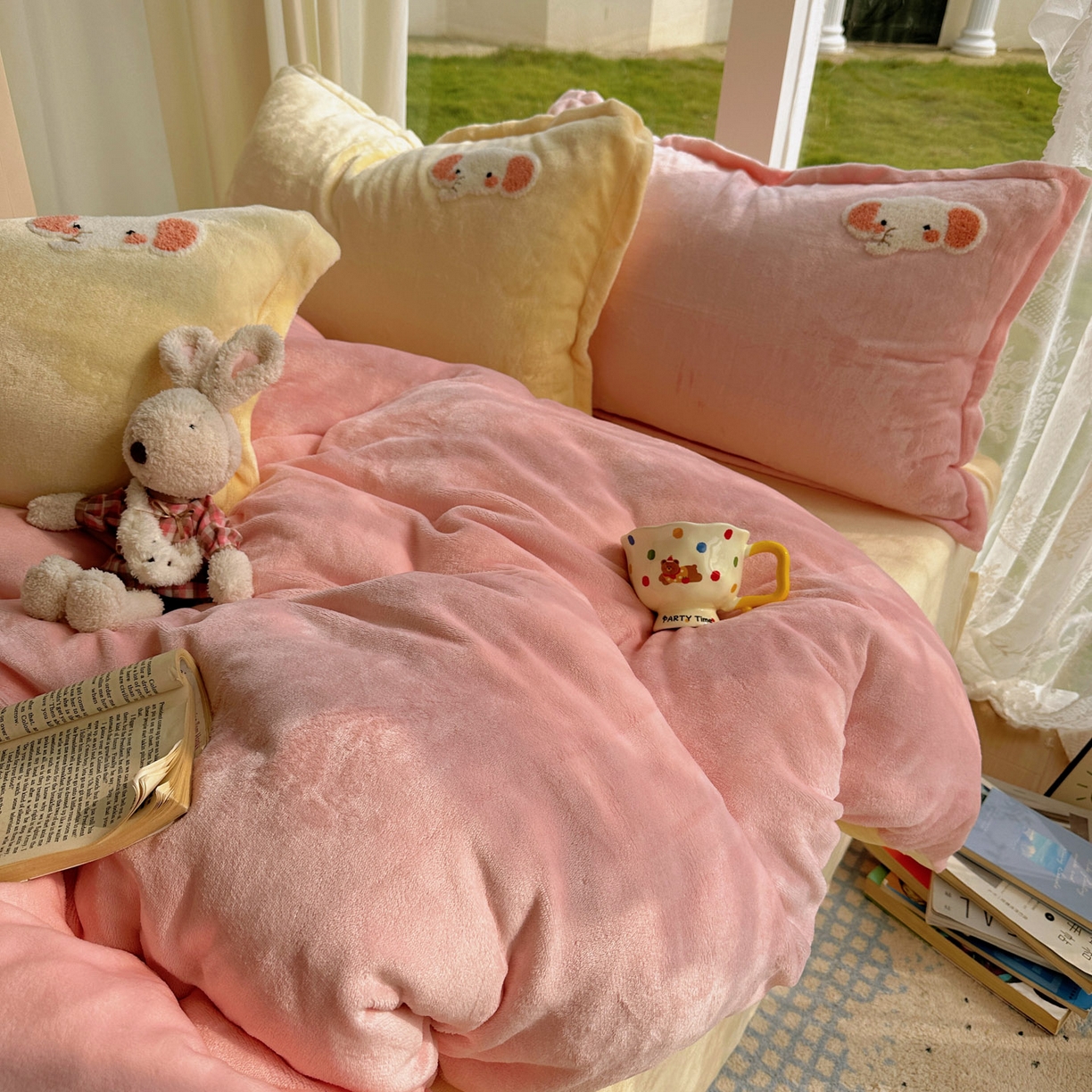 91家纺网 家纺一手货源 找家纺 梵克保罗 2025新款A类牛奶绒毛巾绣四件套（包含买家秀） 小象草莓园