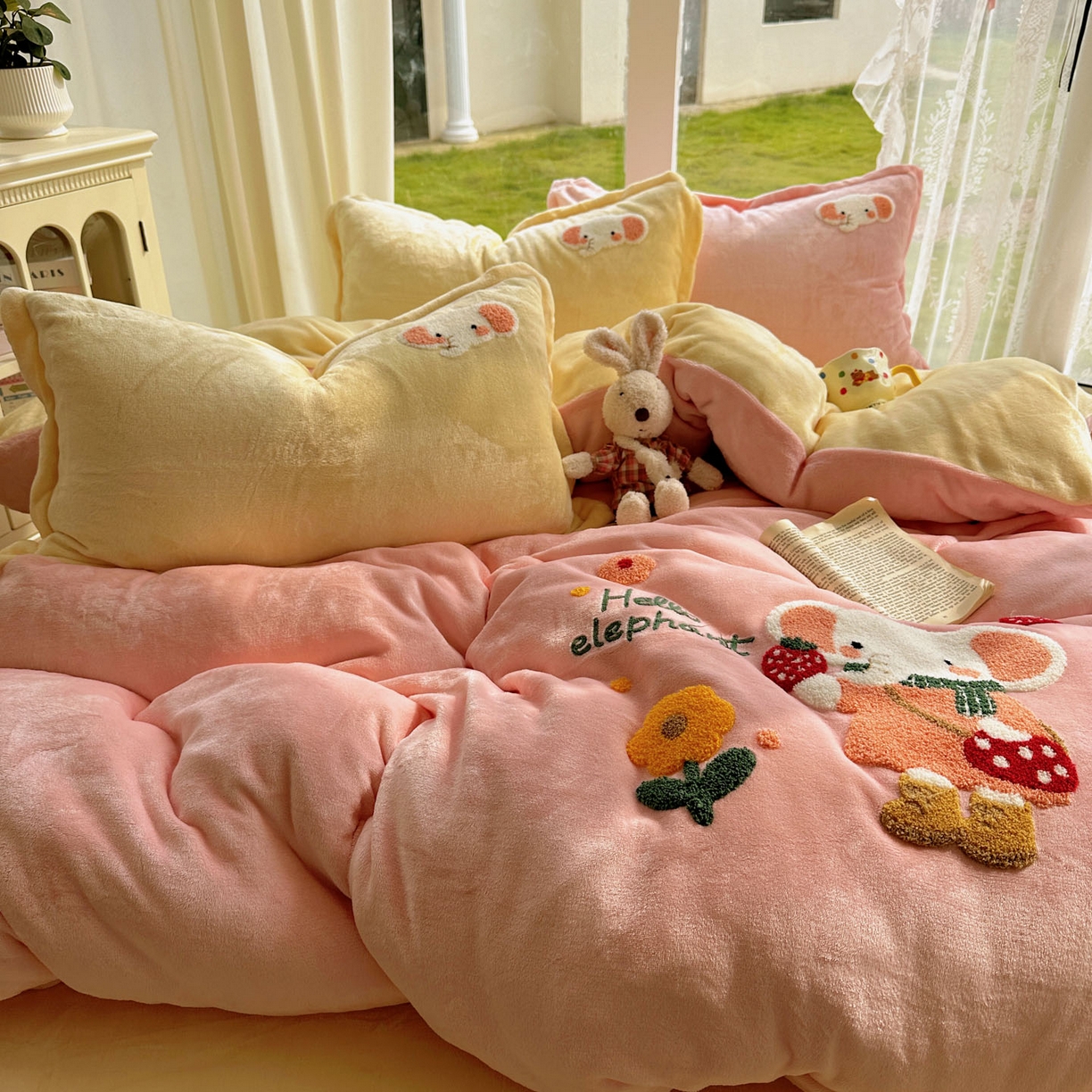 91家纺网 家纺一手货源 找家纺 梵克保罗 2025新款A类牛奶绒毛巾绣四件套（包含买家秀） 小象草莓园