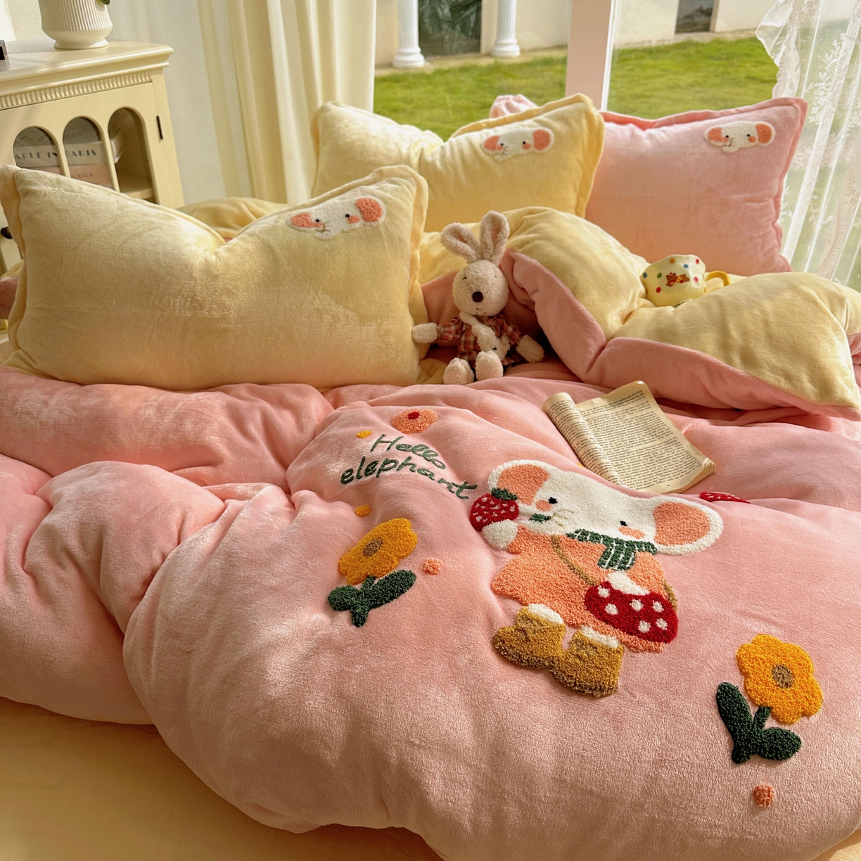 91家纺网 家纺一手货源 找家纺 梵克保罗 2025新款A类牛奶绒毛巾绣四件套（包含买家秀） 小象草莓园