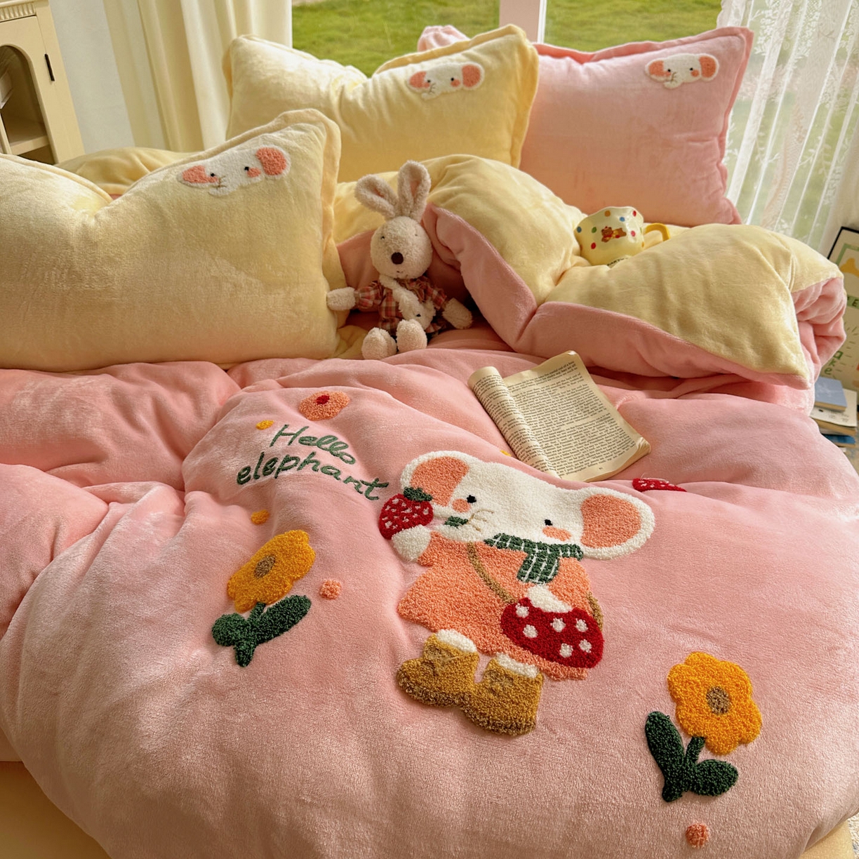 91家纺网 家纺一手货源 找家纺 梵克保罗 2025新款A类牛奶绒毛巾绣四件套（包含买家秀） 小象草莓园