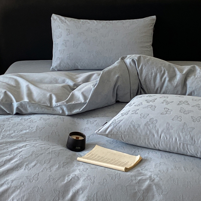 91家纺网 家纺一手货源 找家纺 宜代光年 2025新款厚织全棉大提花系列四件套 蝶梦悠悠-浅蓝