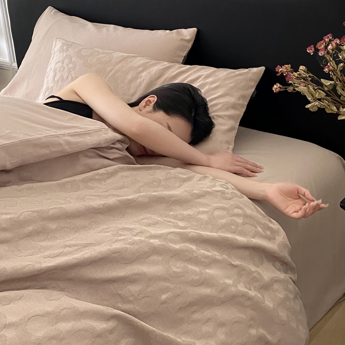 91家纺网 家纺一手货源 找家纺 宜代光年 2025新款厚织全棉大提花系列四件套 朵朵-浅粉