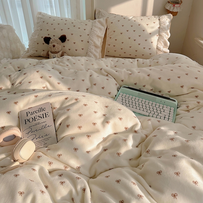 91家纺网 家纺一手货源 找家纺 山茶家纺 2025新款韩系A类牛奶绒花边印花四件套梦境 梦境-蝴蝶结床裙图