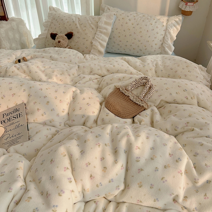 91家纺网 家纺一手货源 找家纺 山茶家纺 2025新款韩系A类牛奶绒花边印花四件套梦境 梦境-小樱桃-蓝