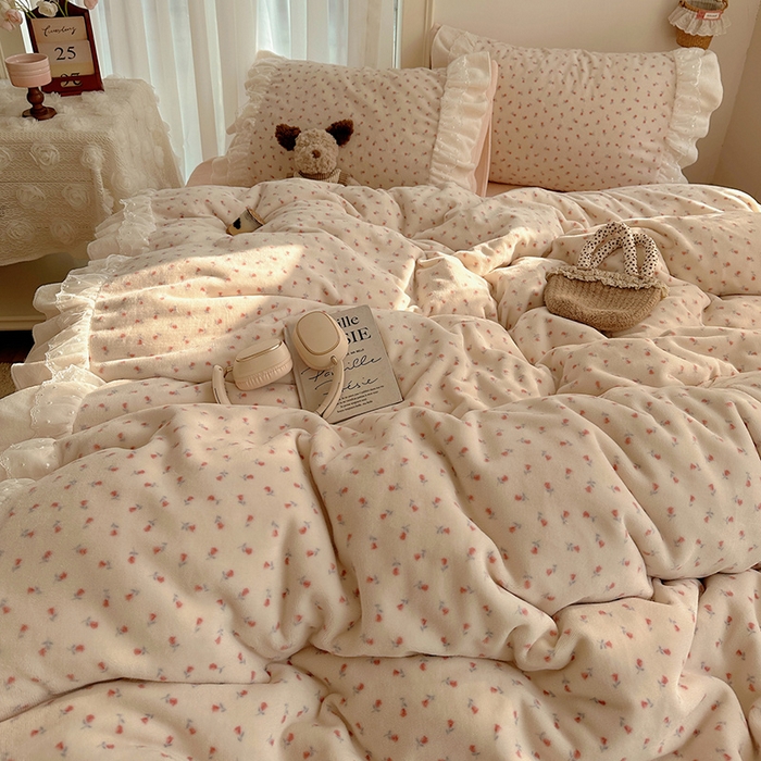 91家纺网 家纺一手货源 找家纺 山茶家纺 2025新款韩系A类牛奶绒花边印花四件套梦境 梦境-小玫瑰