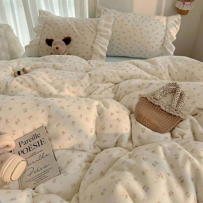 91家纺网 家纺一手货源 找家纺 山茶家纺 2025新款韩系A类牛奶绒花边印花四件套梦境 梦境-小樱桃-蓝