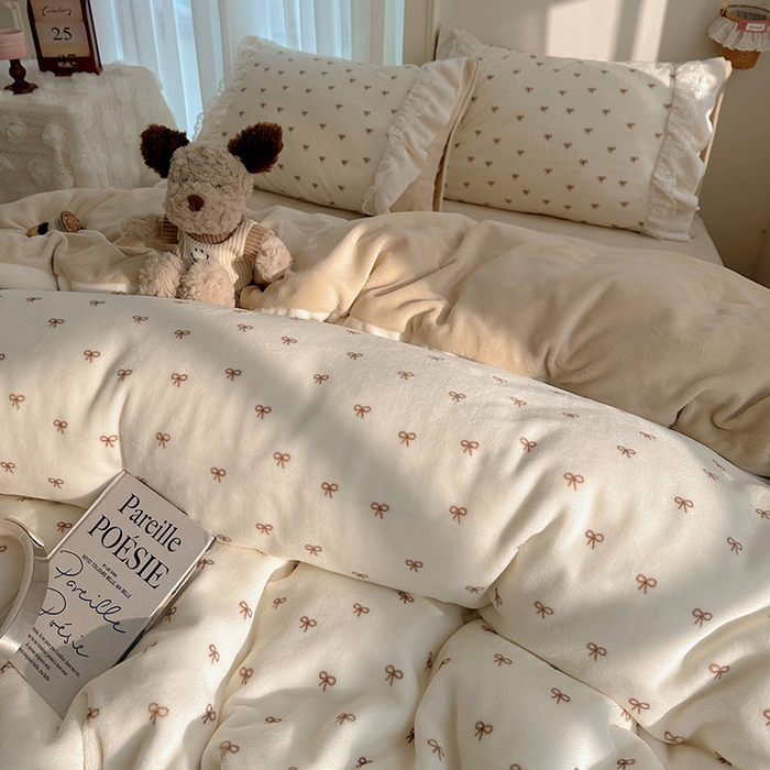 91家纺网 家纺一手货源 找家纺 山茶家纺 2025新款韩系A类牛奶绒花边印花四件套梦境 梦境-蝴蝶结床裙图