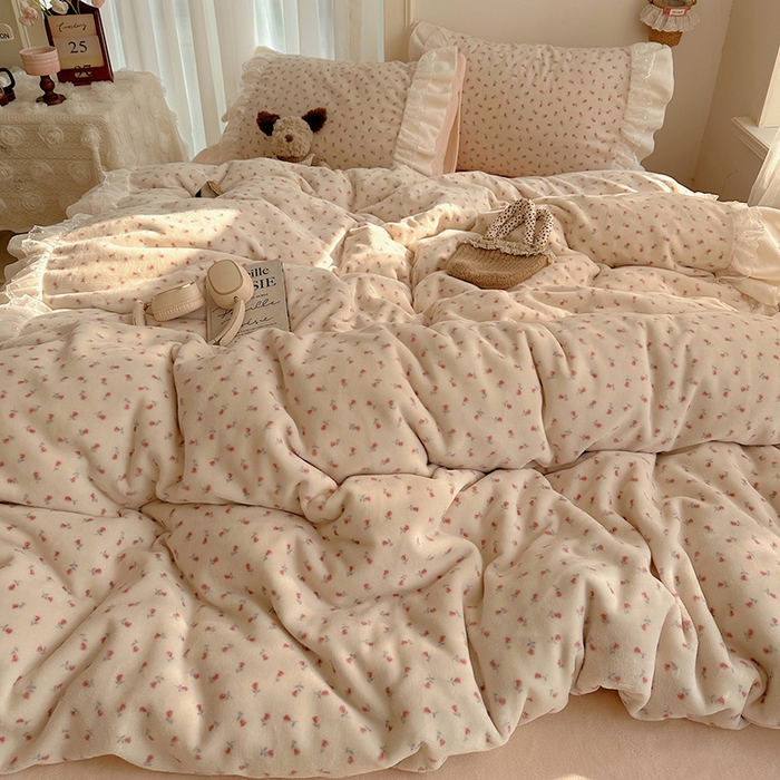 91家纺网 家纺一手货源 找家纺 山茶家纺 2025新款韩系A类牛奶绒花边印花四件套梦境 梦境-小玫瑰