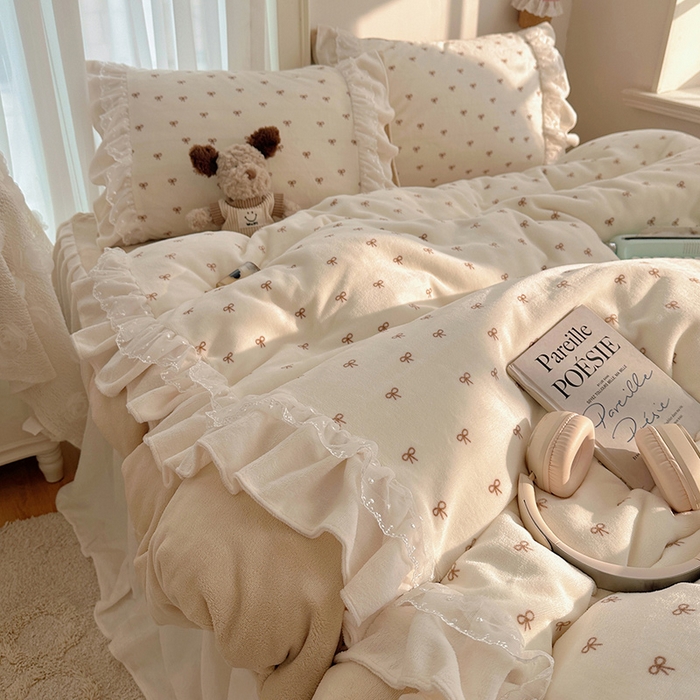 91家纺网 家纺一手货源 找家纺 山茶家纺 2025新款韩系A类牛奶绒花边印花四件套梦境 梦境-蝴蝶结床裙图